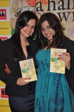  at Meghna Pant_s One and Half Wife book reading at crossword, Juhu, Mumbai on 1st June 20112 (10).JPG